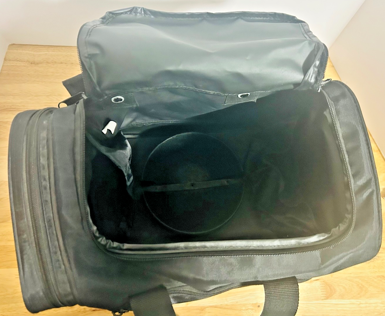 Brunswick Bowling Ball Tote Bag Black Single Ball w Side Zip Pocket