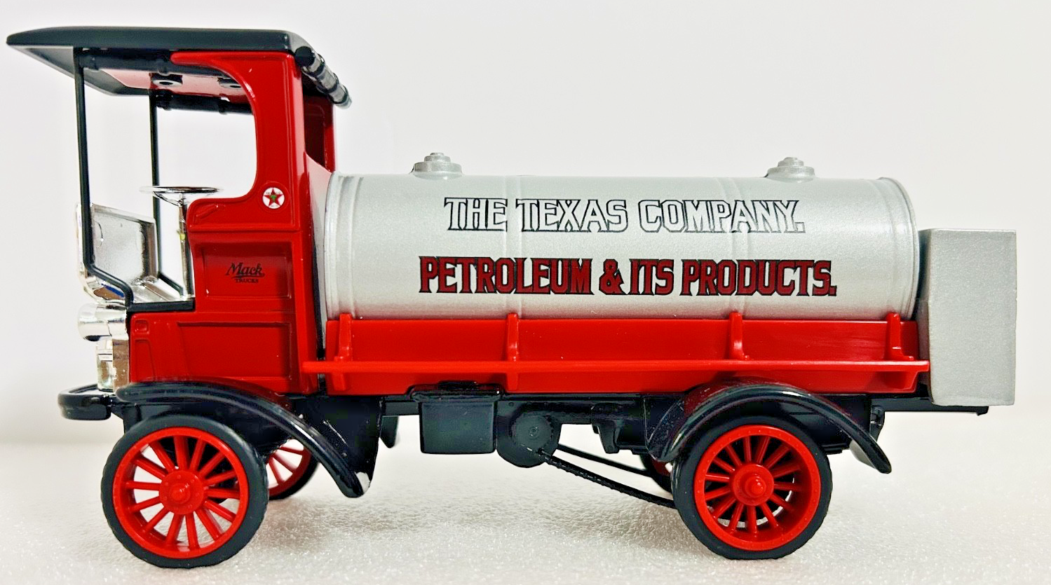 1995 Ertl Texaco 1910 Mack Tanker Coin Bank Diecast w/ Box & Paperwork