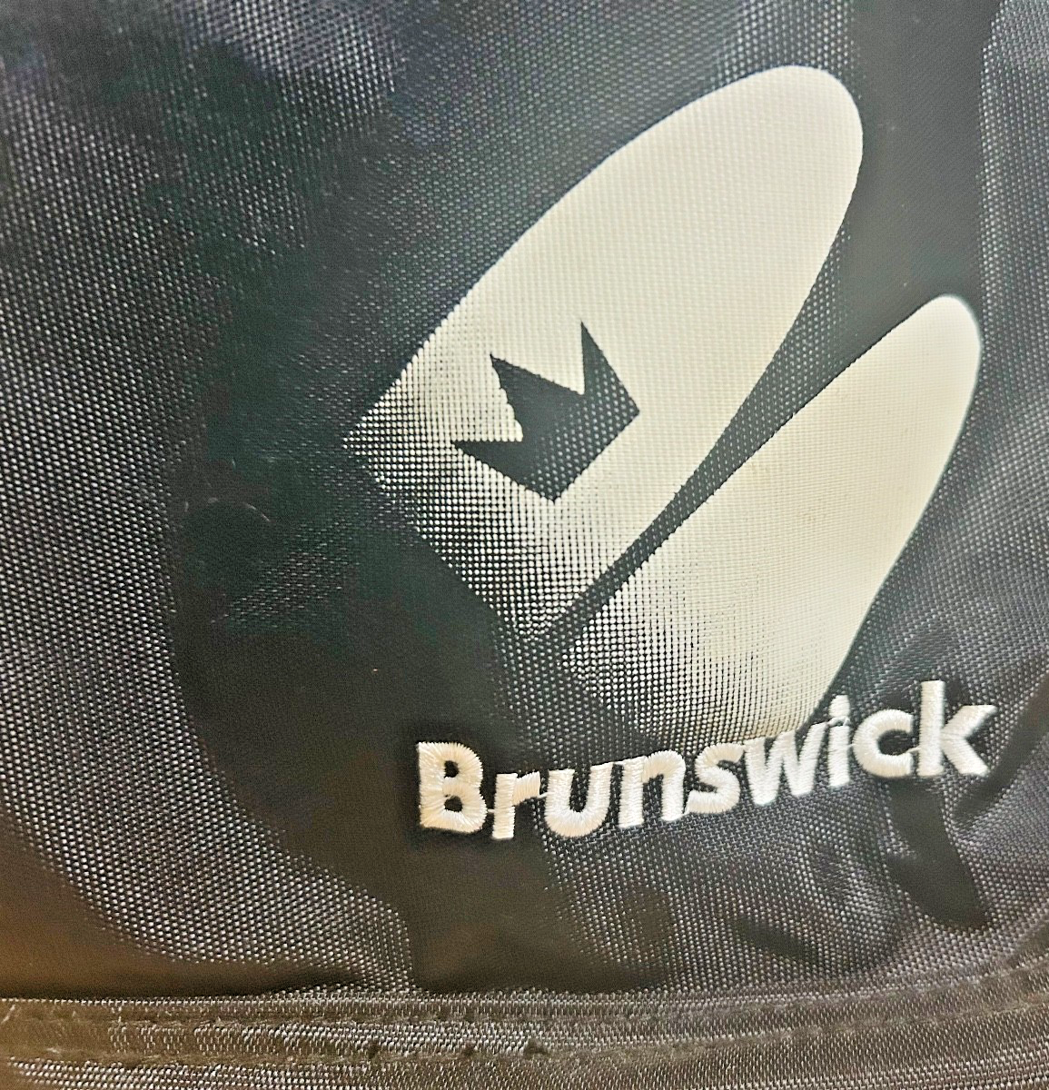 Brunswick Bowling Ball Tote Bag Black Single Ball w Side Zip Pocket