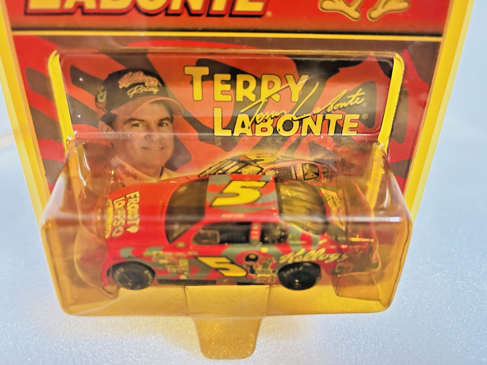 Terry Labonte #5 Kellogg’s Froot Loops 2000 Monte Carlo 1/64 Action LE