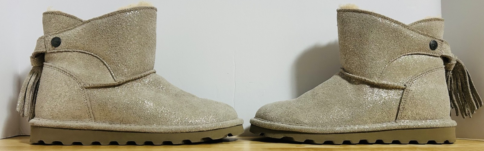 Bearpaw Natalia Women’s 6 Gray Suede Sheepskin Tassel Boots