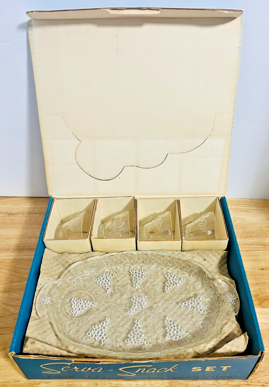 Vintage Anchor Hocking Grape Snack Set 8pc Serna Clear Glass w Box
