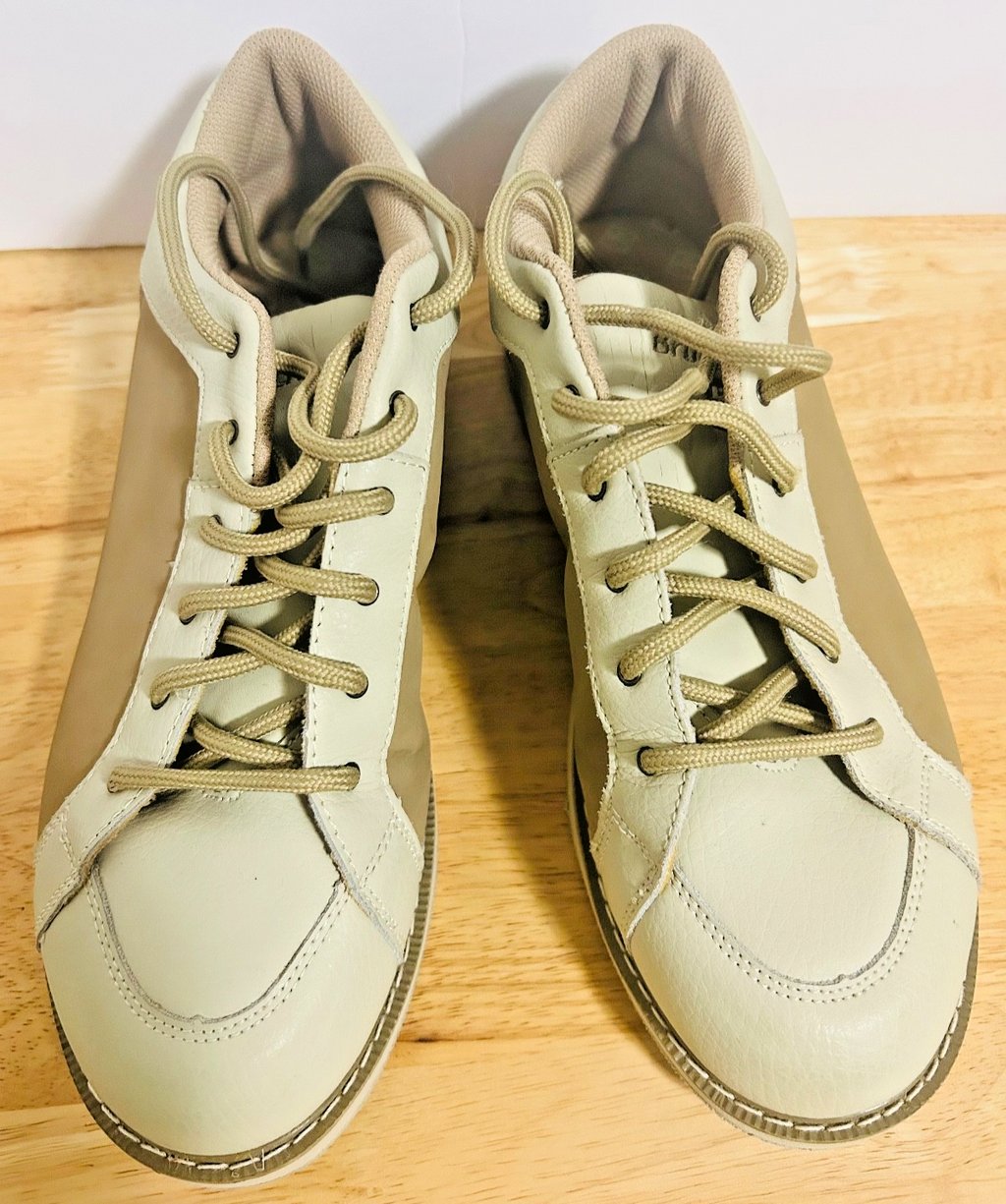 Brunswick Bowling Shoes Mens Size 9 Tan Beige Lace Up Leather Pre Owned