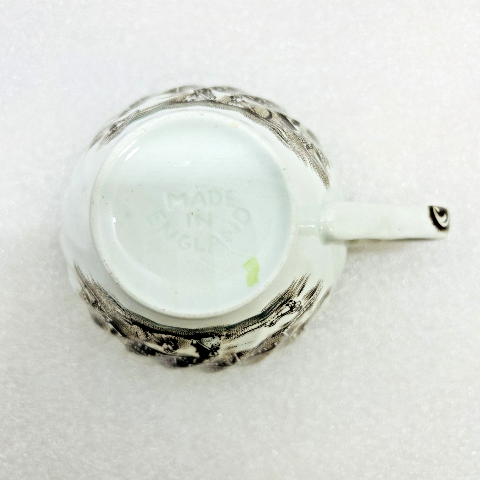 Johnson Brothers Colonial Overhang Teacup and Saucer Heritage Hall