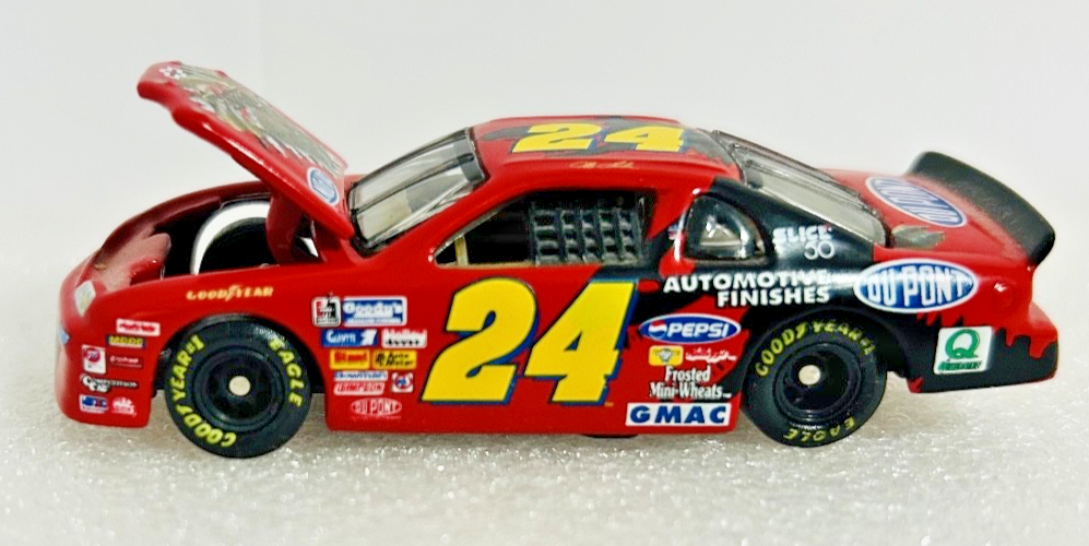 Racing Champions Jeff Gordon #24 DuPont 1:64 NASCAR Diecast Stock Car