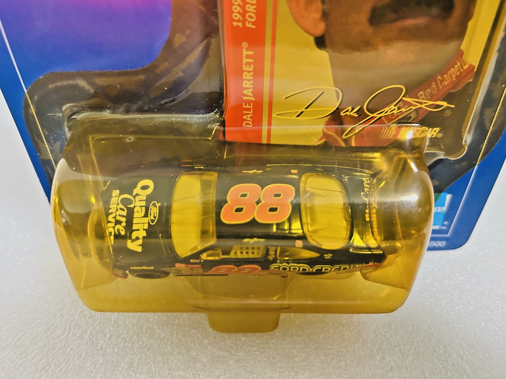 Winner’s Circle Dale Jarrett #88 Ford Quality Care 1999 NASCAR 1:64 NIB