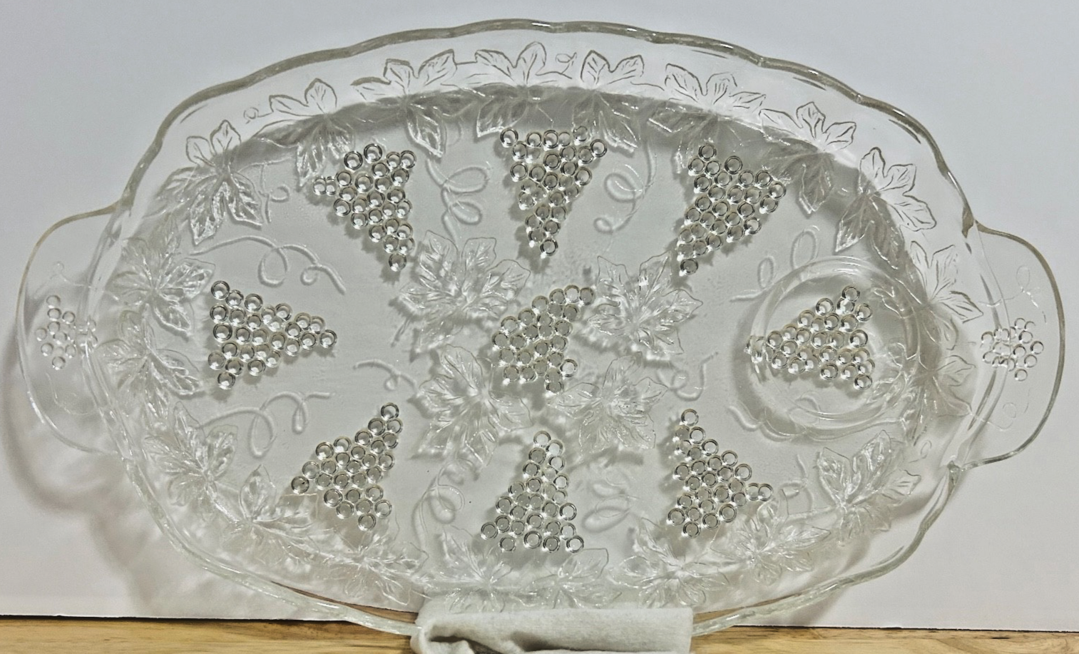 Vintage Anchor Hocking Grape Snack Set 8pc Serna Clear Glass w Box