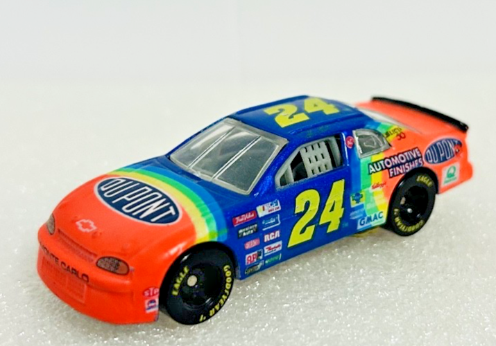 1997 Racing Champions Jeff Gordon #24 DuPont NASCAR Diecast Car + Card Stand