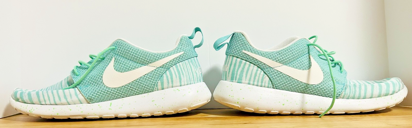 Nike Roshe One Mint Green Stripe Women’s US 10 Lightweight Running Shoes
