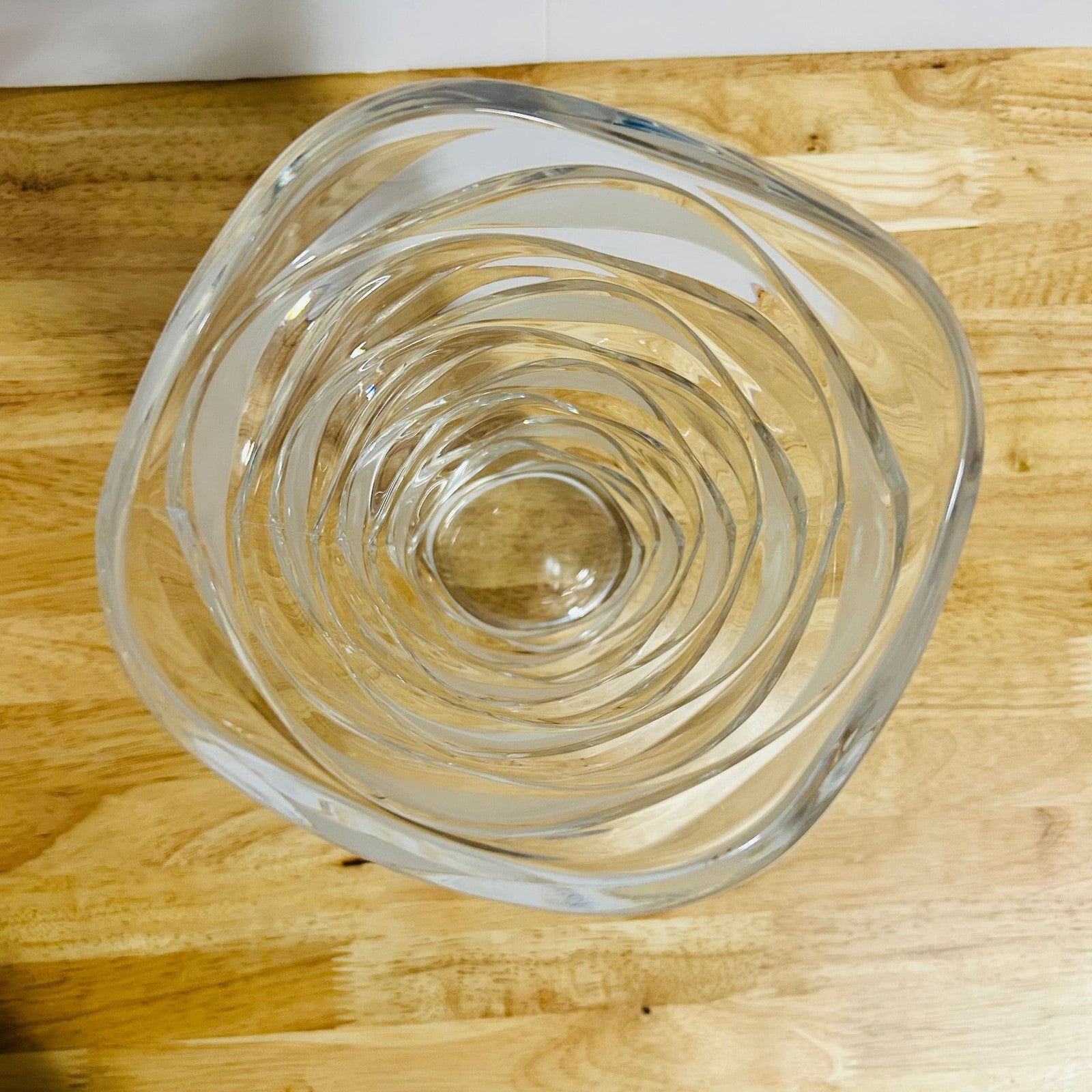 Mikasa Atlantic Crystal Vase 9″ Clear Wavy Pattern Vintage Collectible Decor