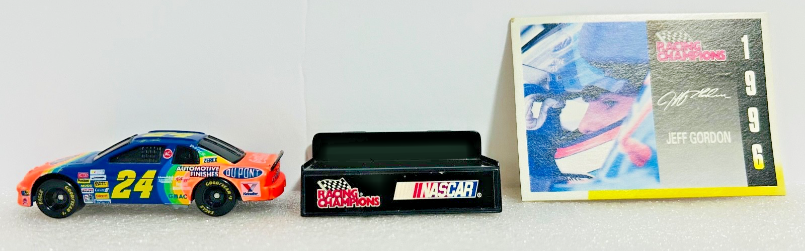 Racing Champions Jeff Gordon #24 DuPont 1:64 NASCAR Diecast Car + Card Stand
