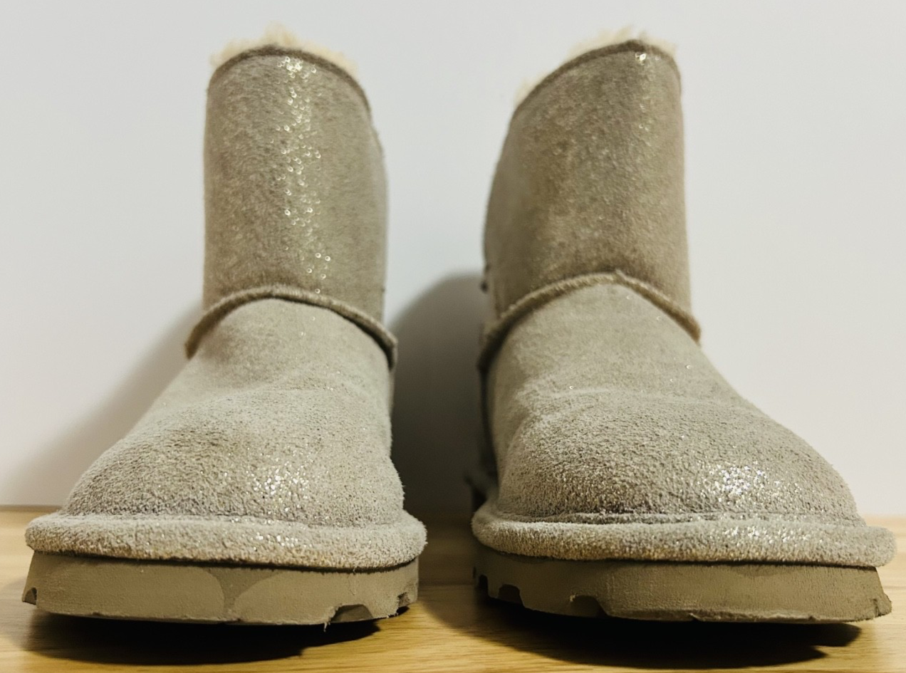 Bearpaw Natalia Women’s 6 Gray Suede Sheepskin Tassel Boots