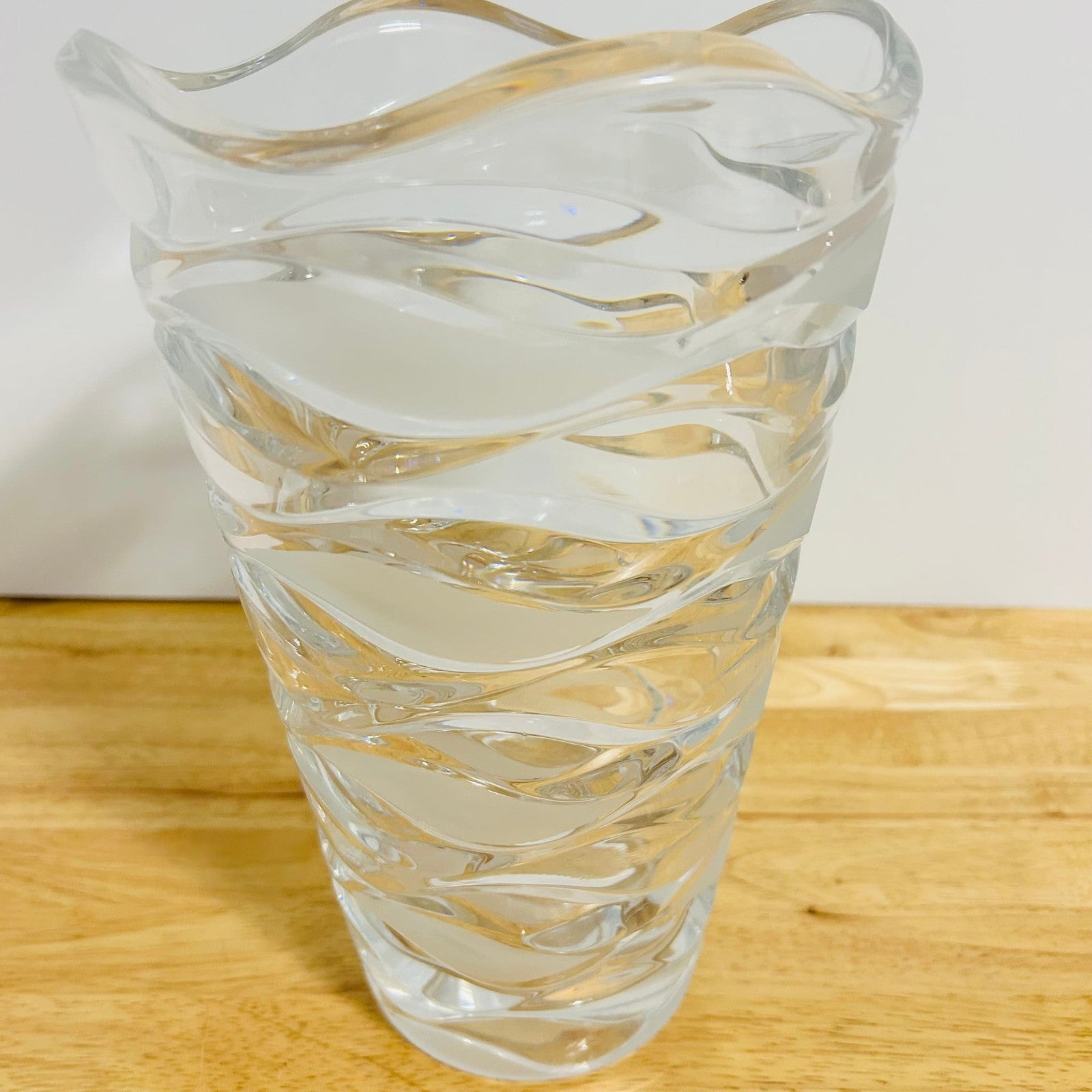 Mikasa Atlantic Crystal Vase 9″ Clear Wavy Pattern Vintage Collectible Decor
