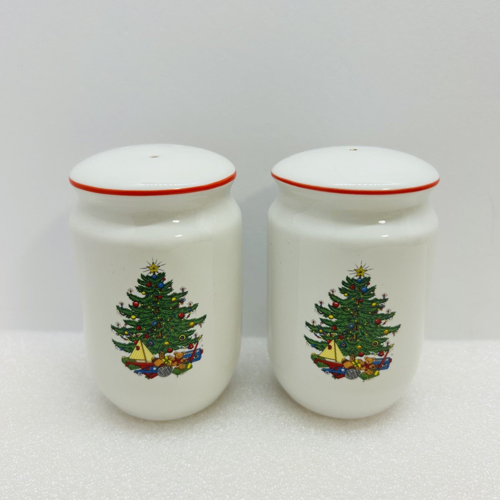 Cuthbertson American Christmas Tree Salt Pepper Shakers Set w Box