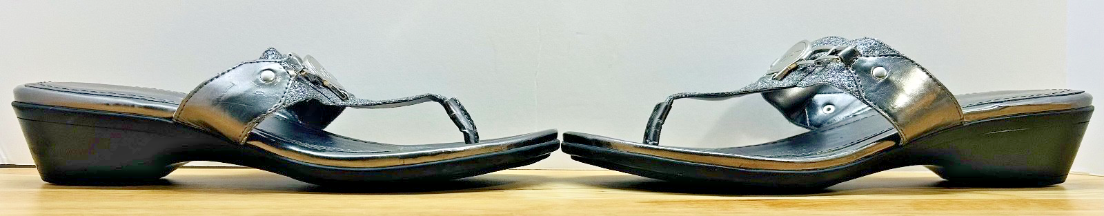 Marc Fisher Black Wedge Thong Sandals Womens Size 10M Glitter Strap