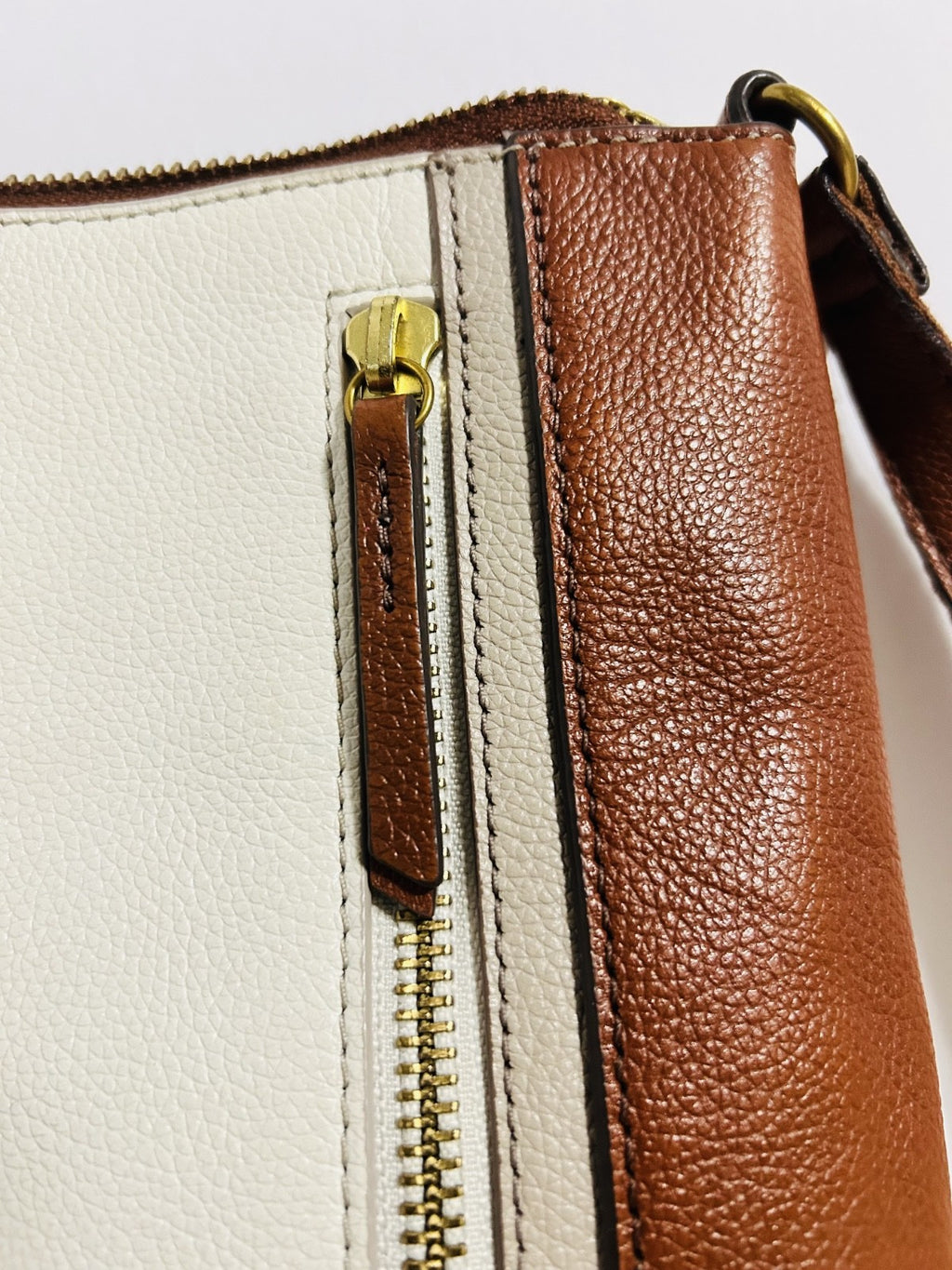Fossil Leather Crossbody Bag Brown & Cream Key Charm Zip Top