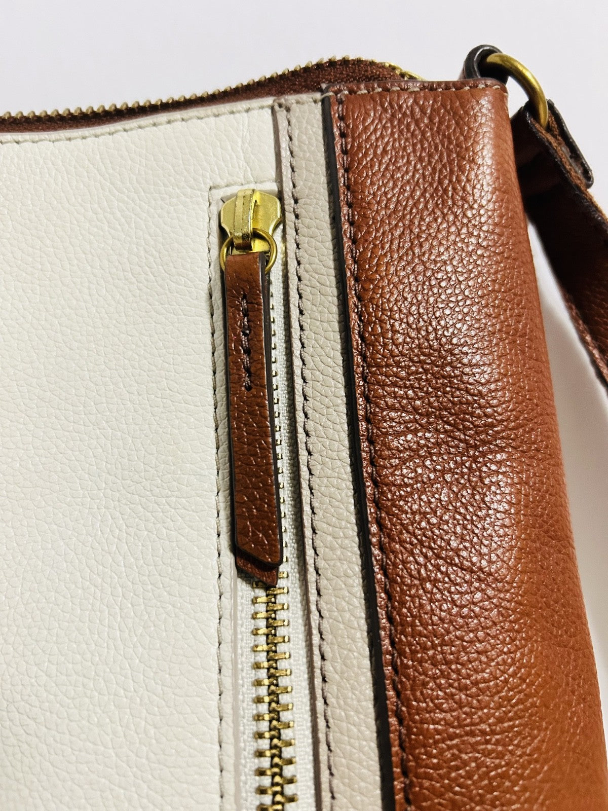 Fossil Leather Crossbody Bag Brown & Cream Key Charm Zip Top