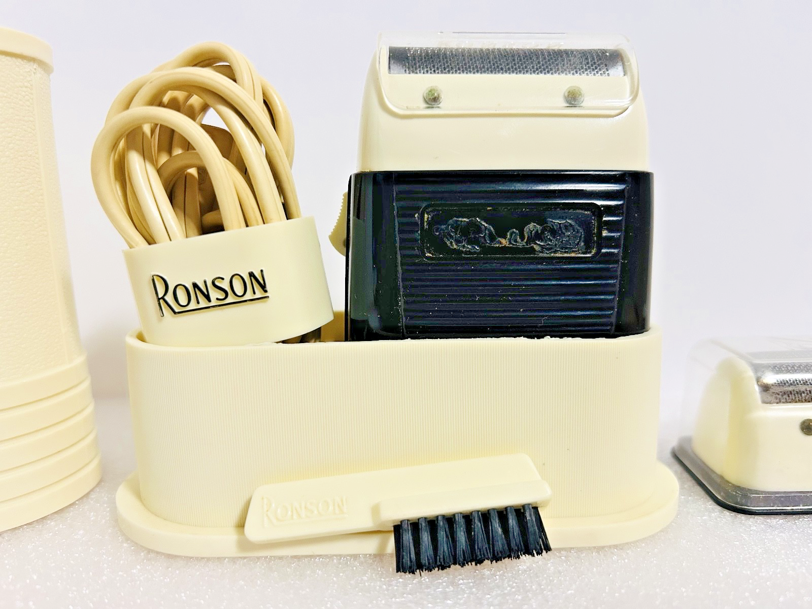 Vintage Ronson Electric Shaver Set w Case Cord Brush Spare Head USA