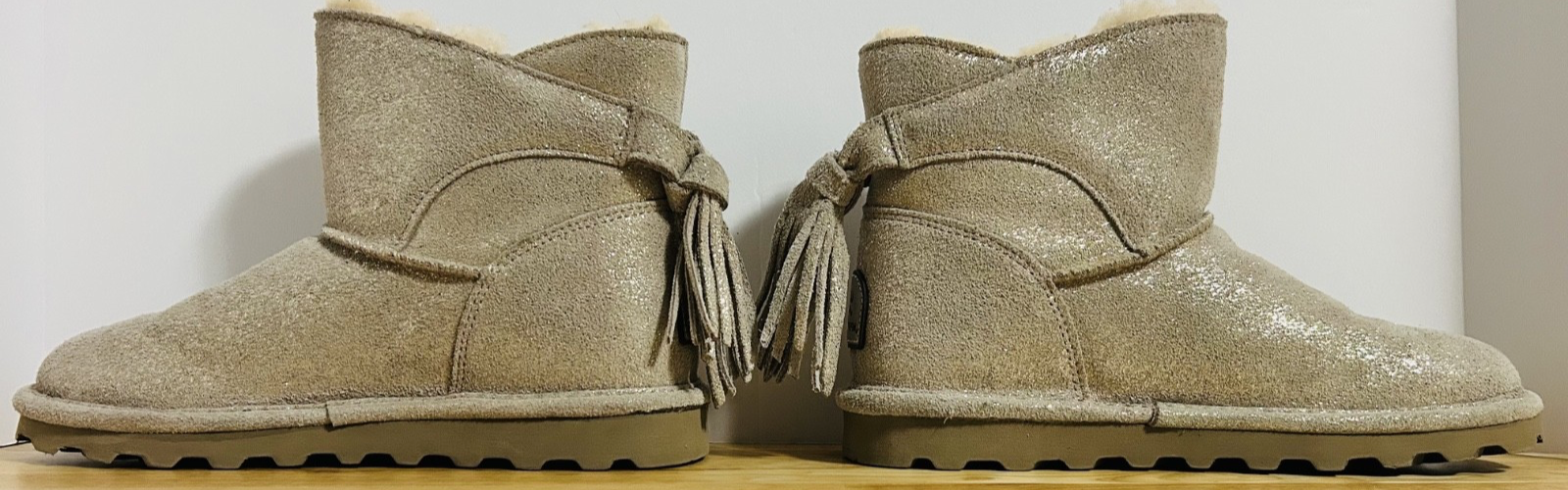 Bearpaw Natalia Women’s 6 Gray Suede Sheepskin Tassel Boots