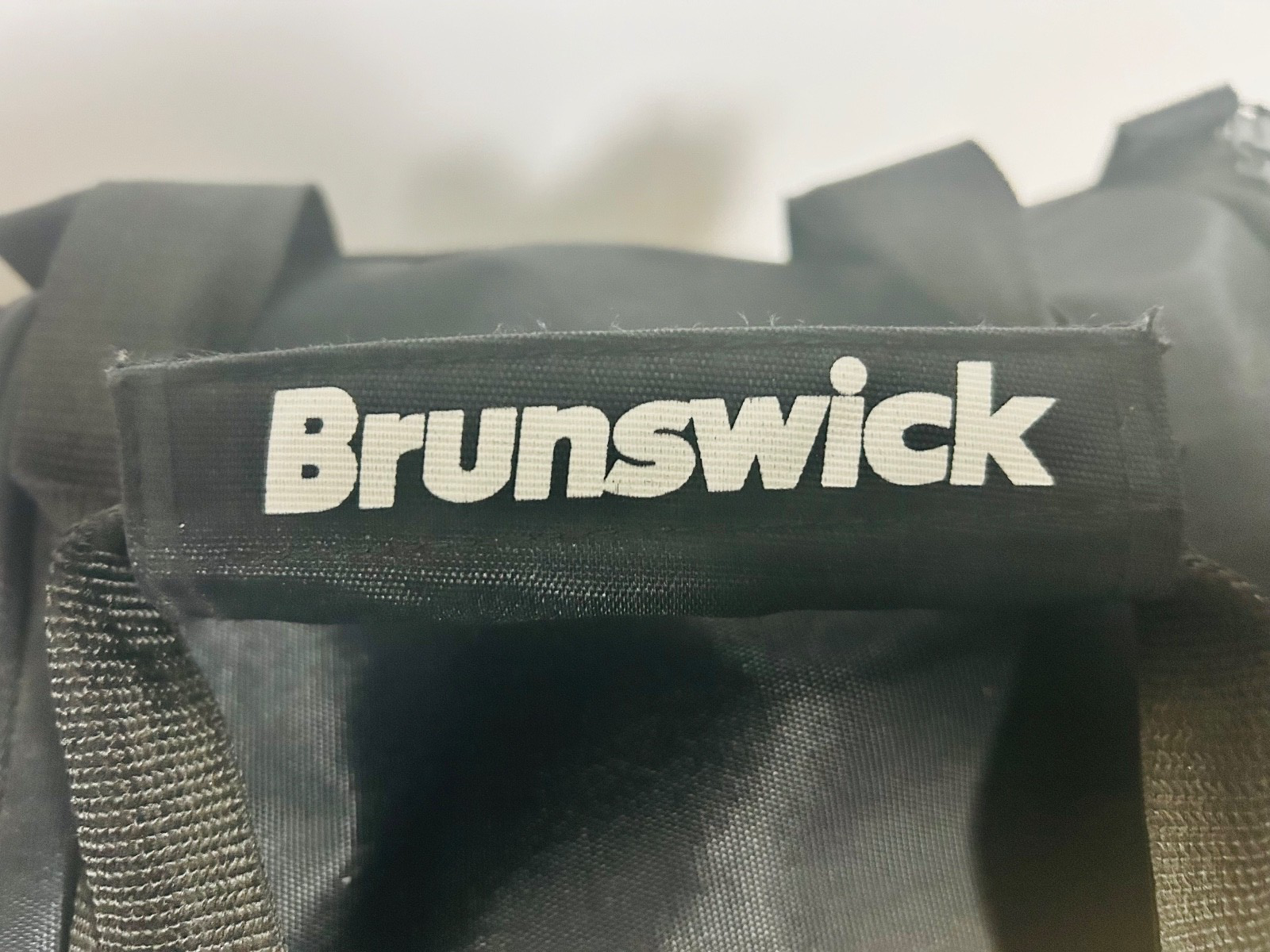 Brunswick Bowling Ball Tote Bag Black Single Ball w Side Zip Pocket