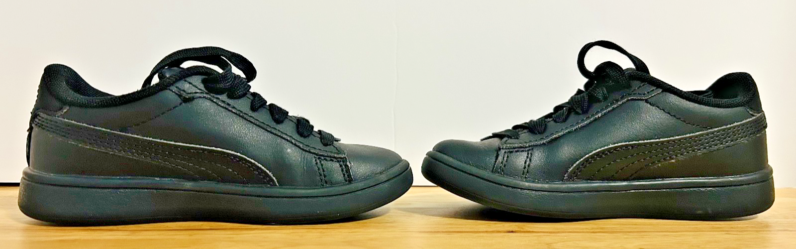 Puma Smash v2 Kids Black Sneakers Youth Size 10 US Leather Lace Up
