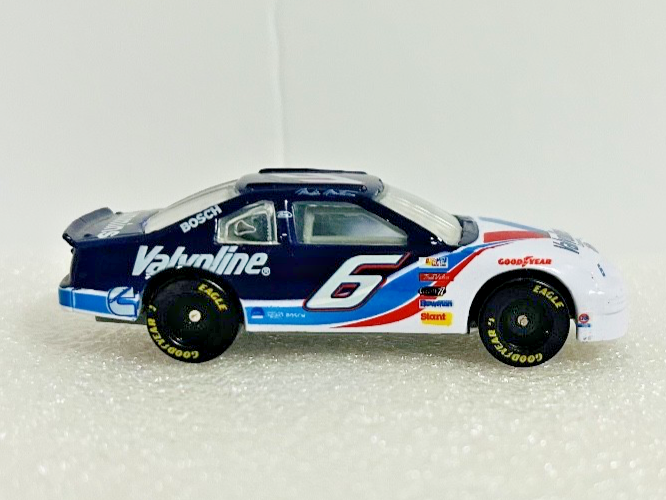 Mark Martin #6 Valvoline NASCAR Racing Champions Diecast w/ Display Card