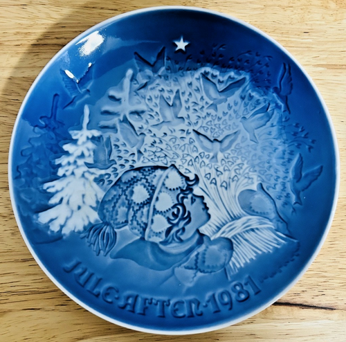 Bing & Grondahl 7" Porcelain ChristmassCollector Plate - Blue
