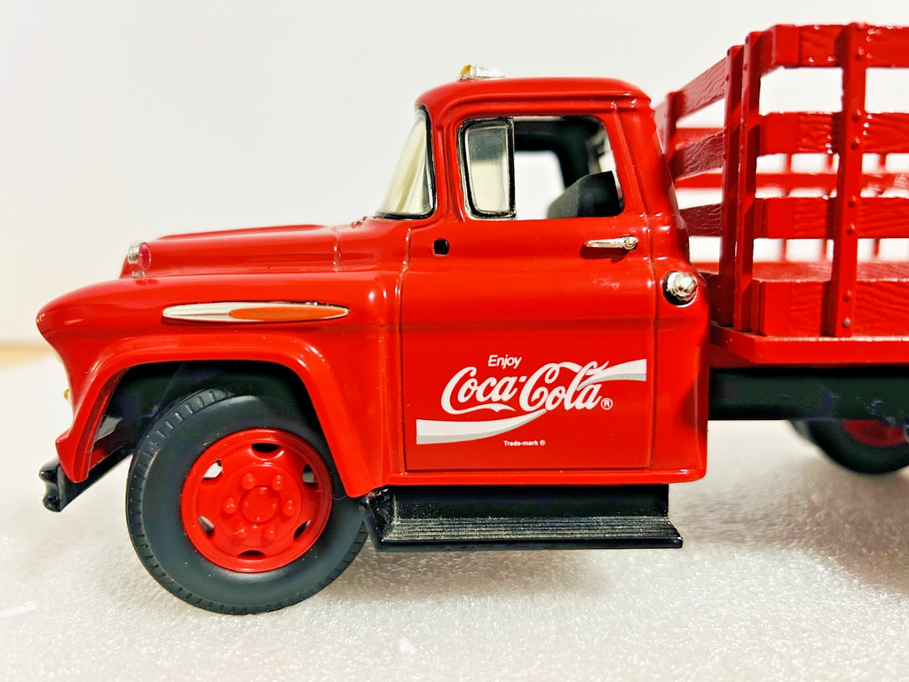 Ertl Coca-Cola Diecast Stake Truck w Vending Machines Dolly F296