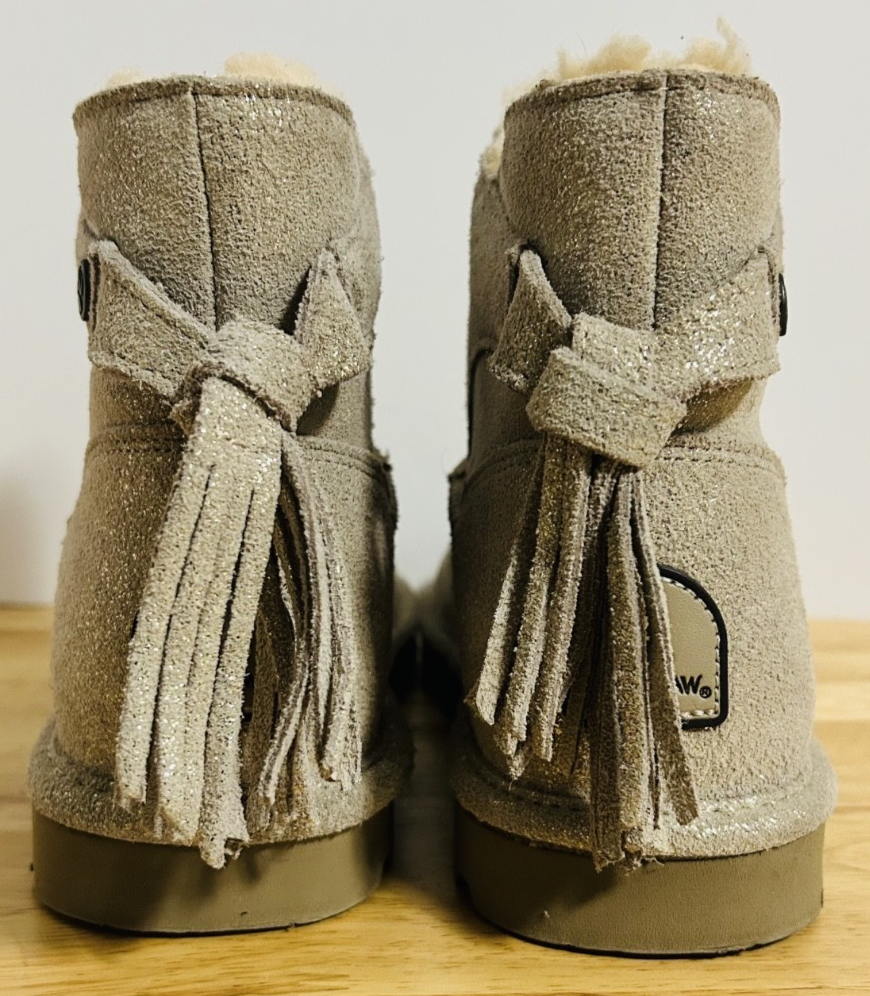 Bearpaw Natalia Women’s 6 Gray Suede Sheepskin Tassel Boots