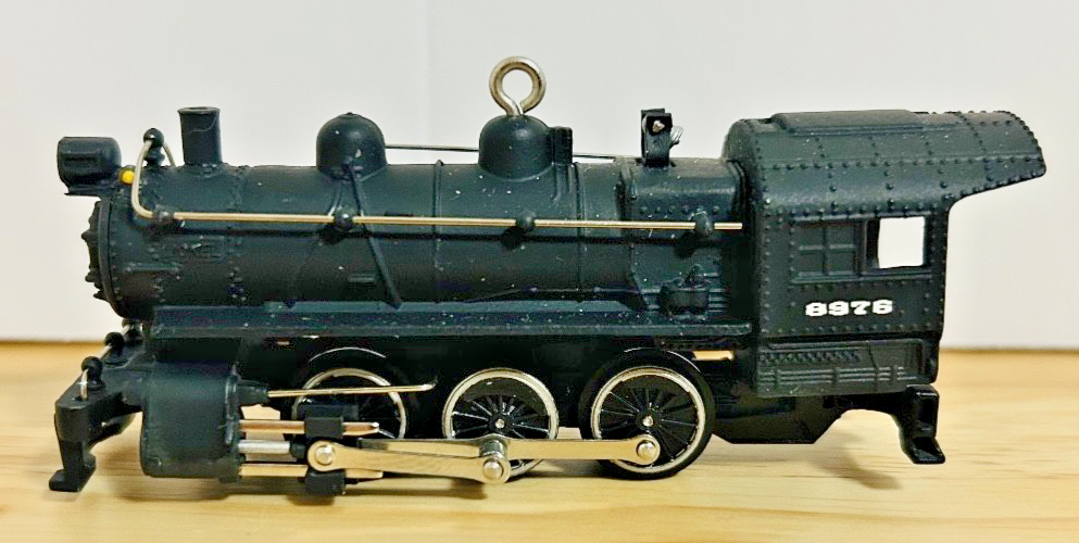 Hallmark Keepsake Lionel Pennsylvania B6 Steam Locomotive Ornament 2005