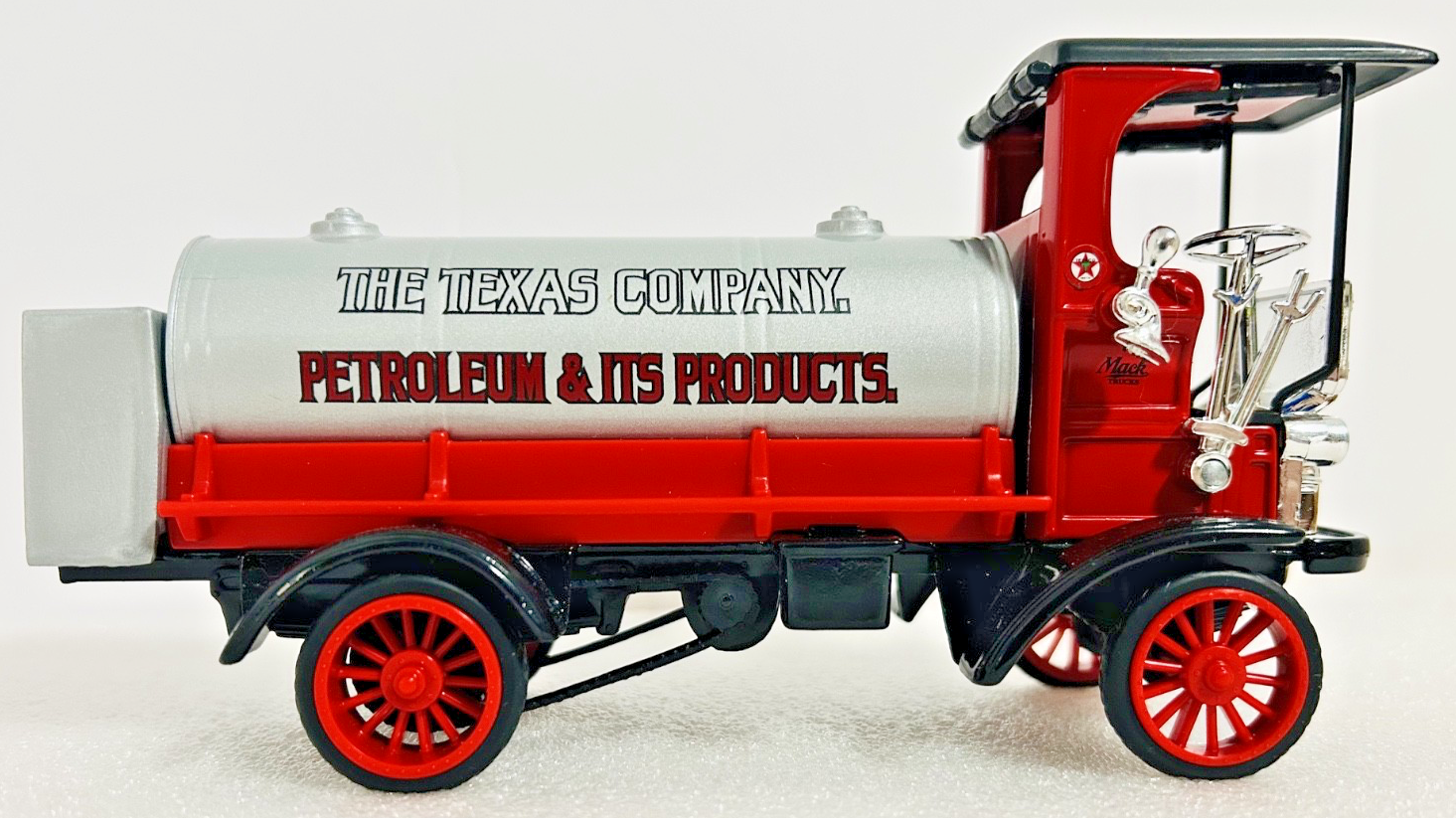 1995 Ertl Texaco 1910 Mack Tanker Coin Bank Diecast w/ Box & Paperwork