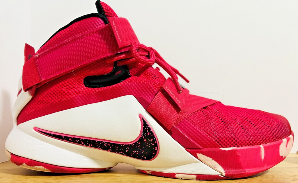 LEBRON JAMES IX NIKE Soldier 9 Zoom Mens Size 11.5 Think Pink Breast Cancer