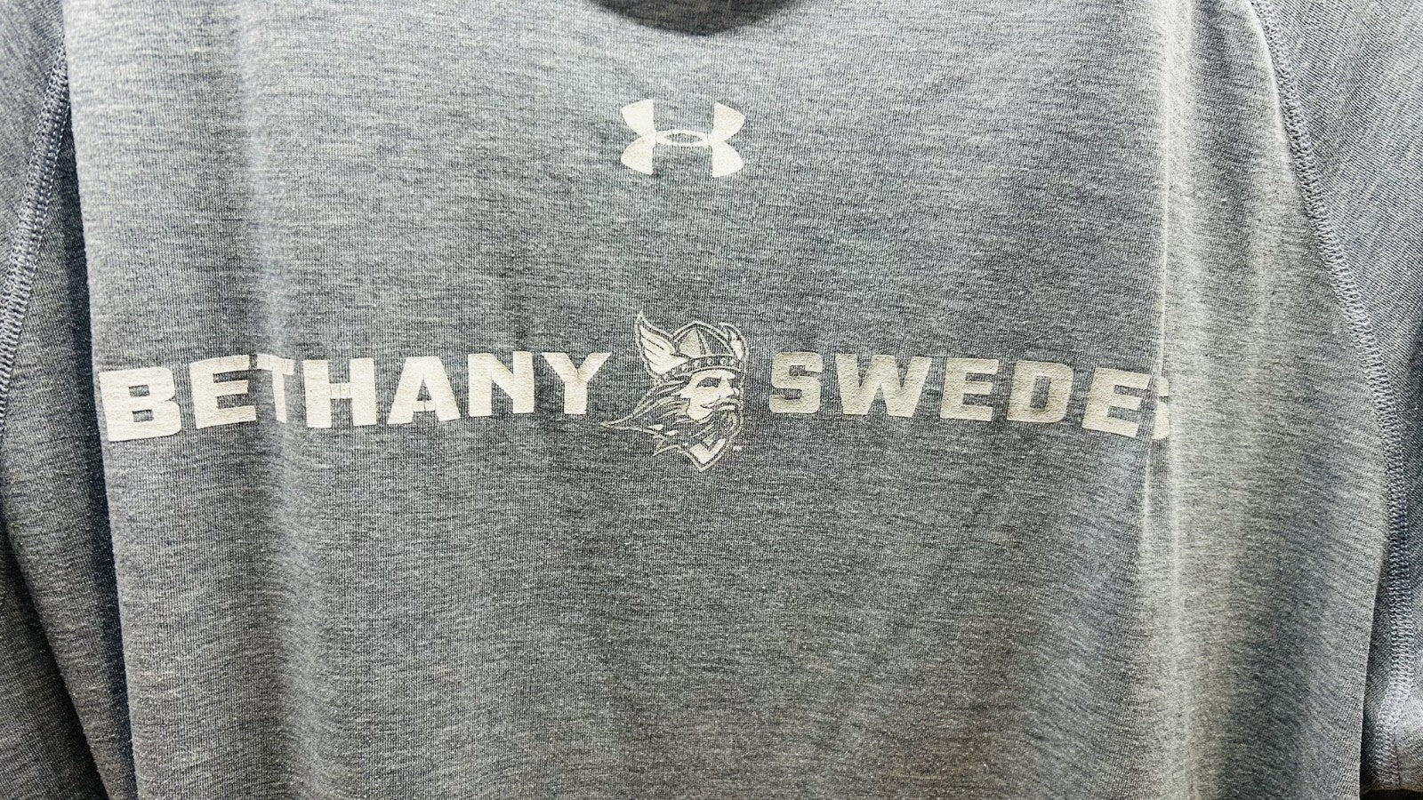 Under Armour Bethany Swedes Shirt Mens LG Gray HeatGear