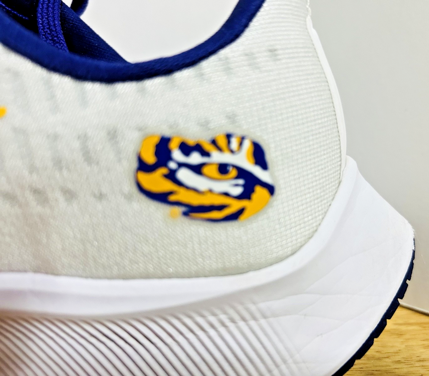 Nike Zoom Pegasus 37 LSU Tigers Running Shoes Men’s 7.5 White CZ5383-100