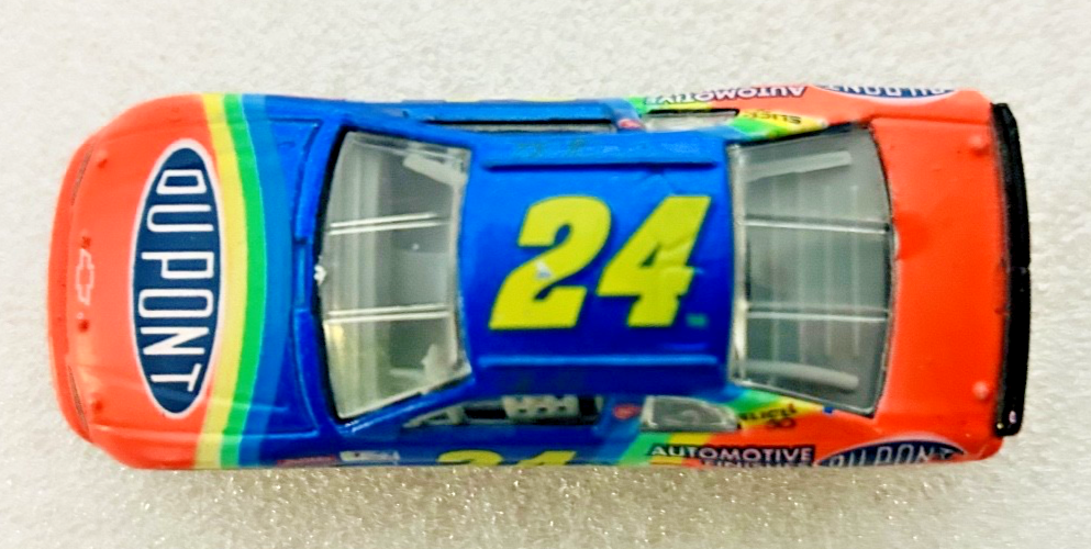 1997 Racing Champions Jeff Gordon #24 DuPont NASCAR Diecast Car + Card Stand
