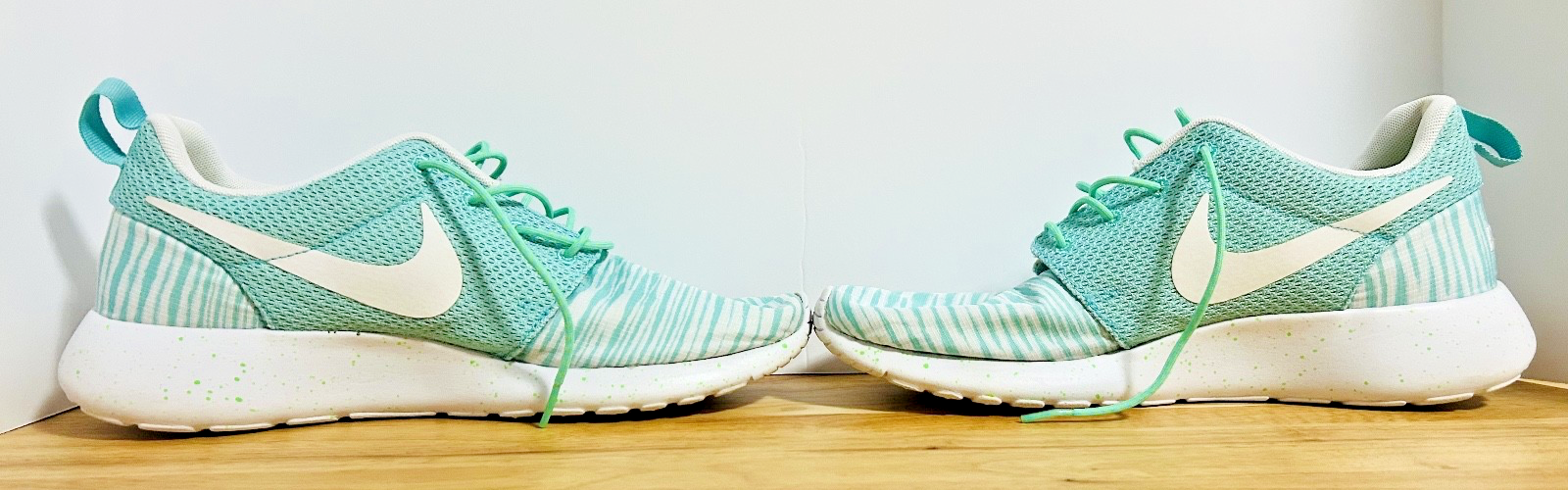 Nike Roshe One Mint Green Stripe Women’s US 10 Lightweight Running Shoes