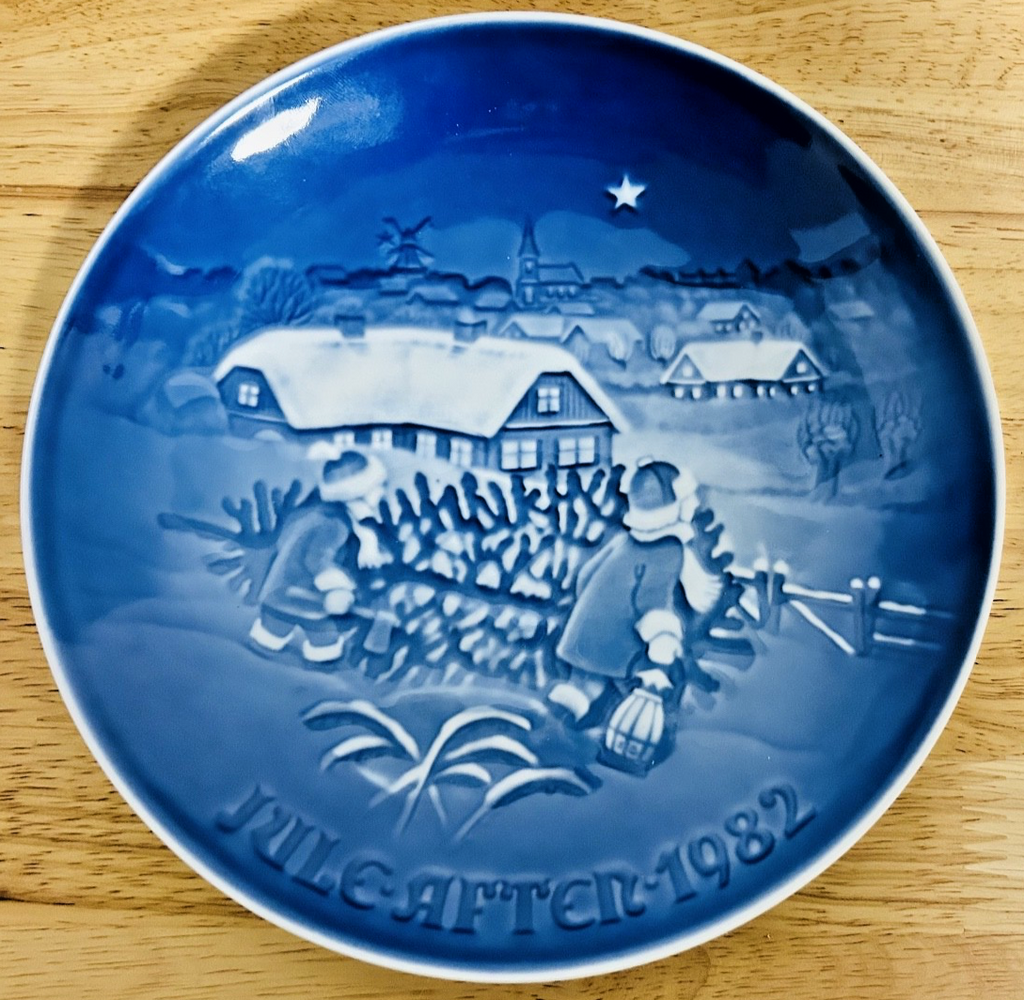 Bing & Grondahl 7" Porcelain ChristmassCollector Plate - Blue