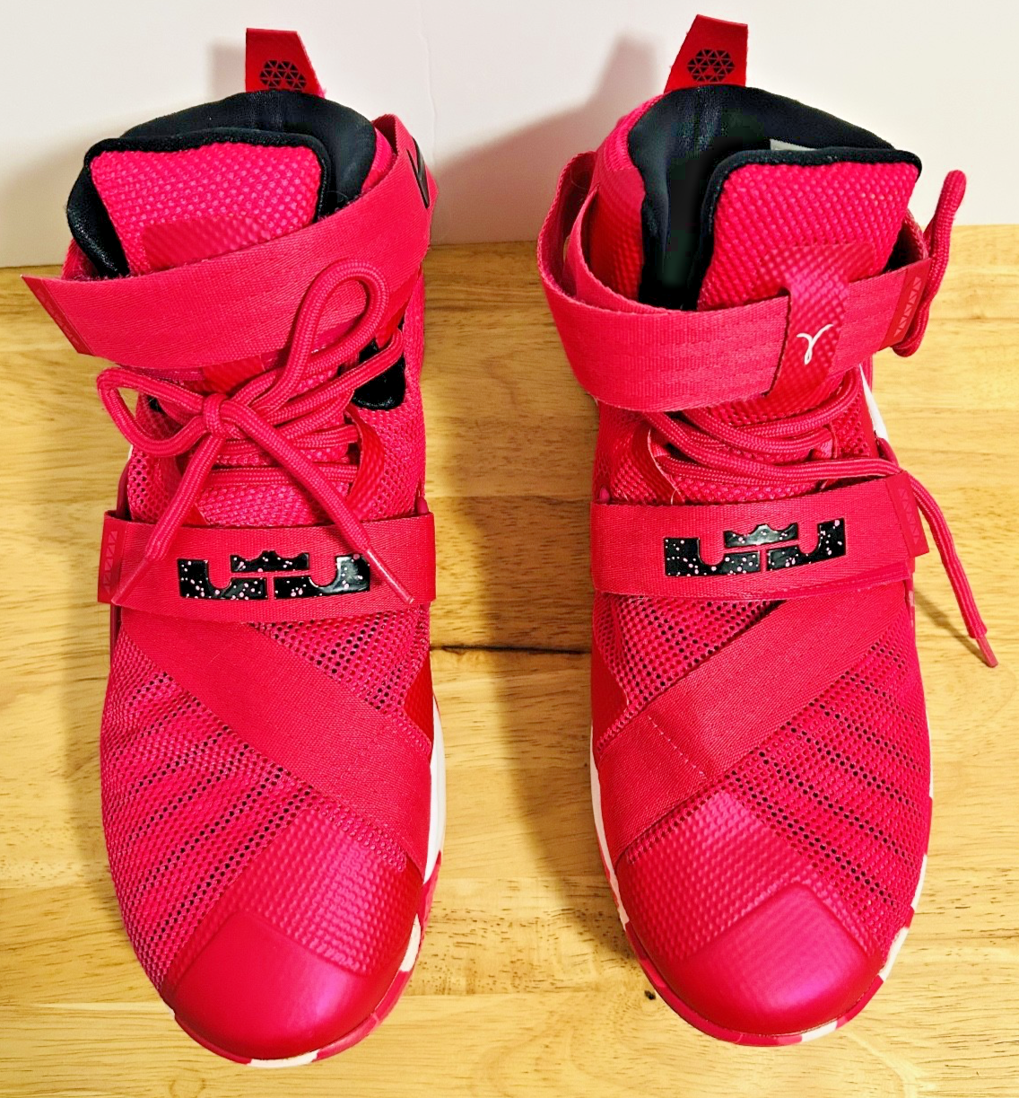 LEBRON JAMES IX NIKE Soldier 9 Zoom Mens Size 11.5 Think Pink Breast Cancer