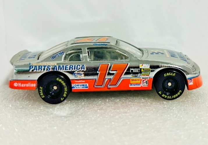1997 Racing Champions Darrell Waltrip #17 Parts America 1:64 NASCAR Diecast