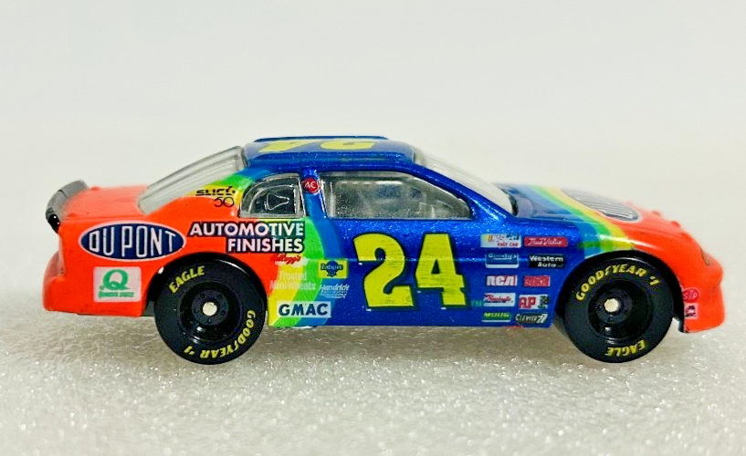 1997 Racing Champions Jeff Gordon #24 DuPont NASCAR Diecast Car + Card Stand