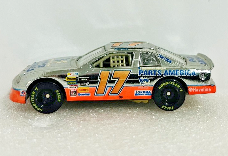 1997 Racing Champions Darrell Waltrip #17 Parts America 1:64 NASCAR Diecast