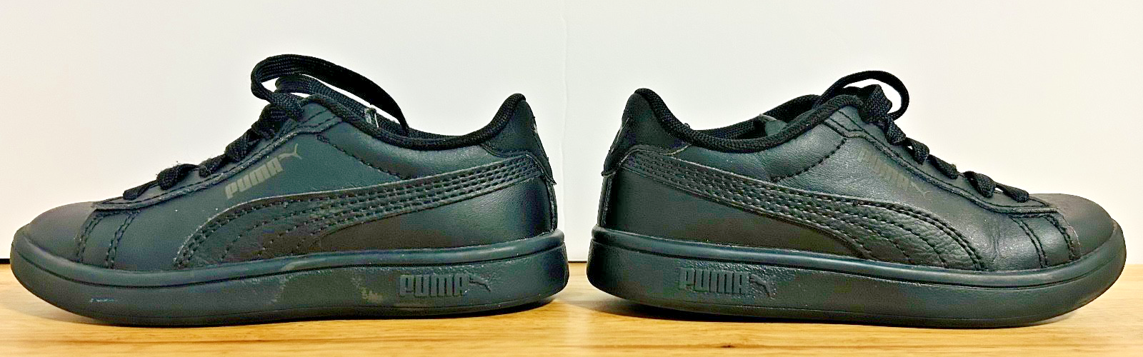 Puma Smash v2 Kids Black Sneakers Youth Size 10 US Leather Lace Up