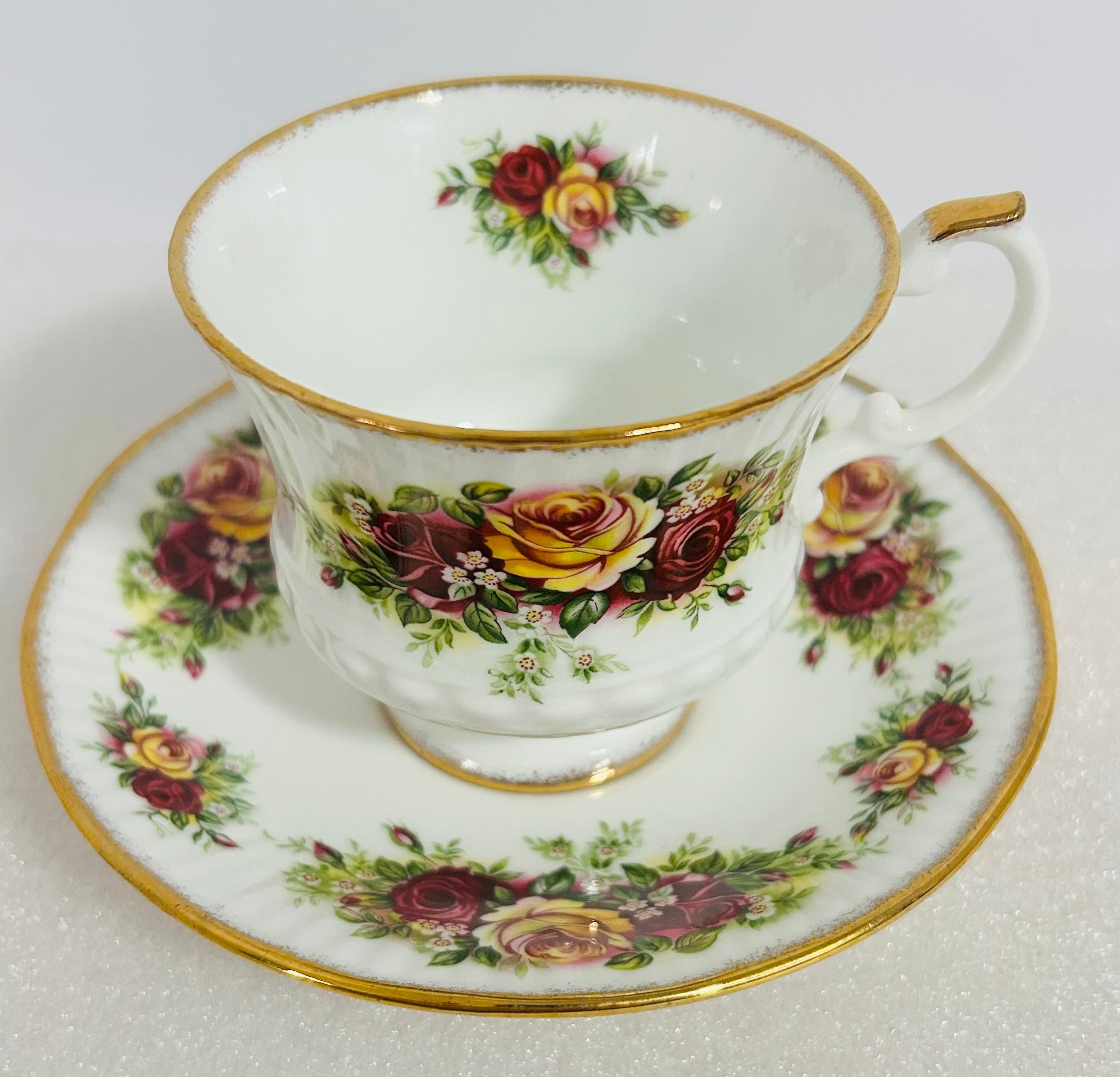 Elizabethan English Garden Teacup Saucer Bone China Roses Gold