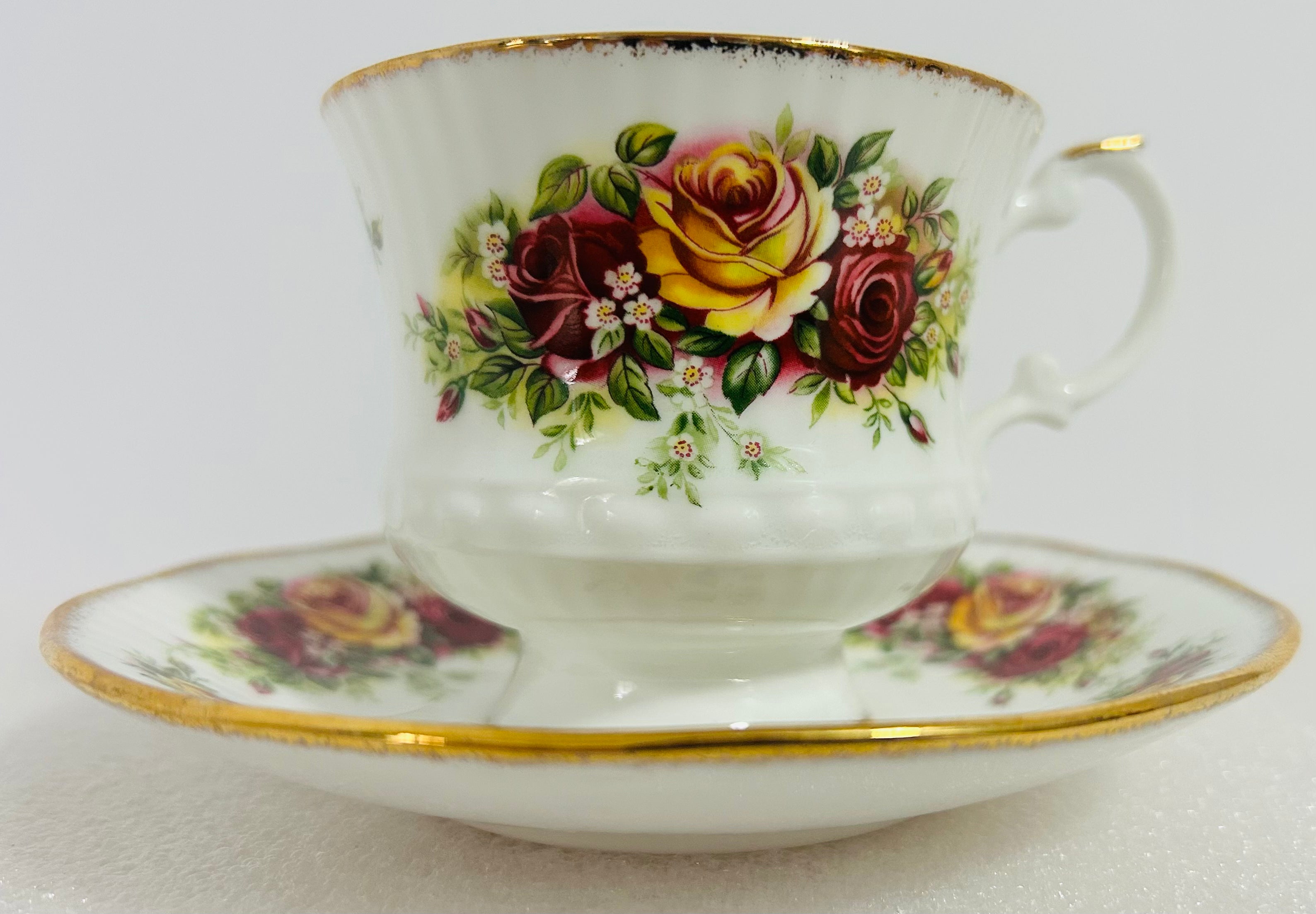 Elizabethan English Garden Teacup Saucer Bone China Roses Gold