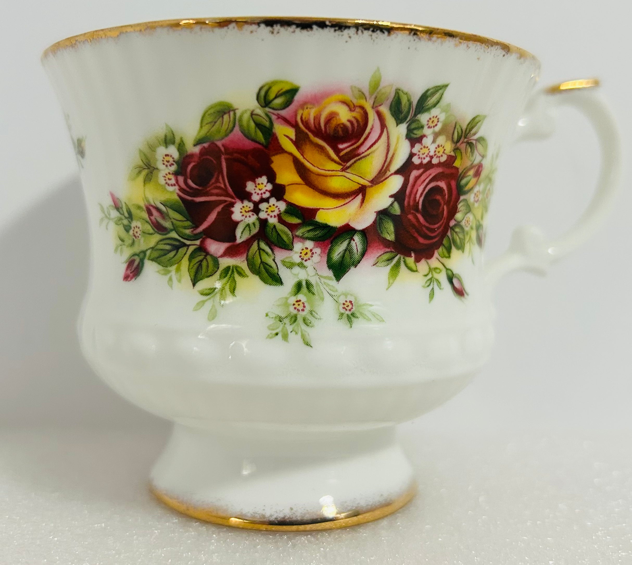Elizabethan English Garden Teacup Saucer Bone China Roses Gold