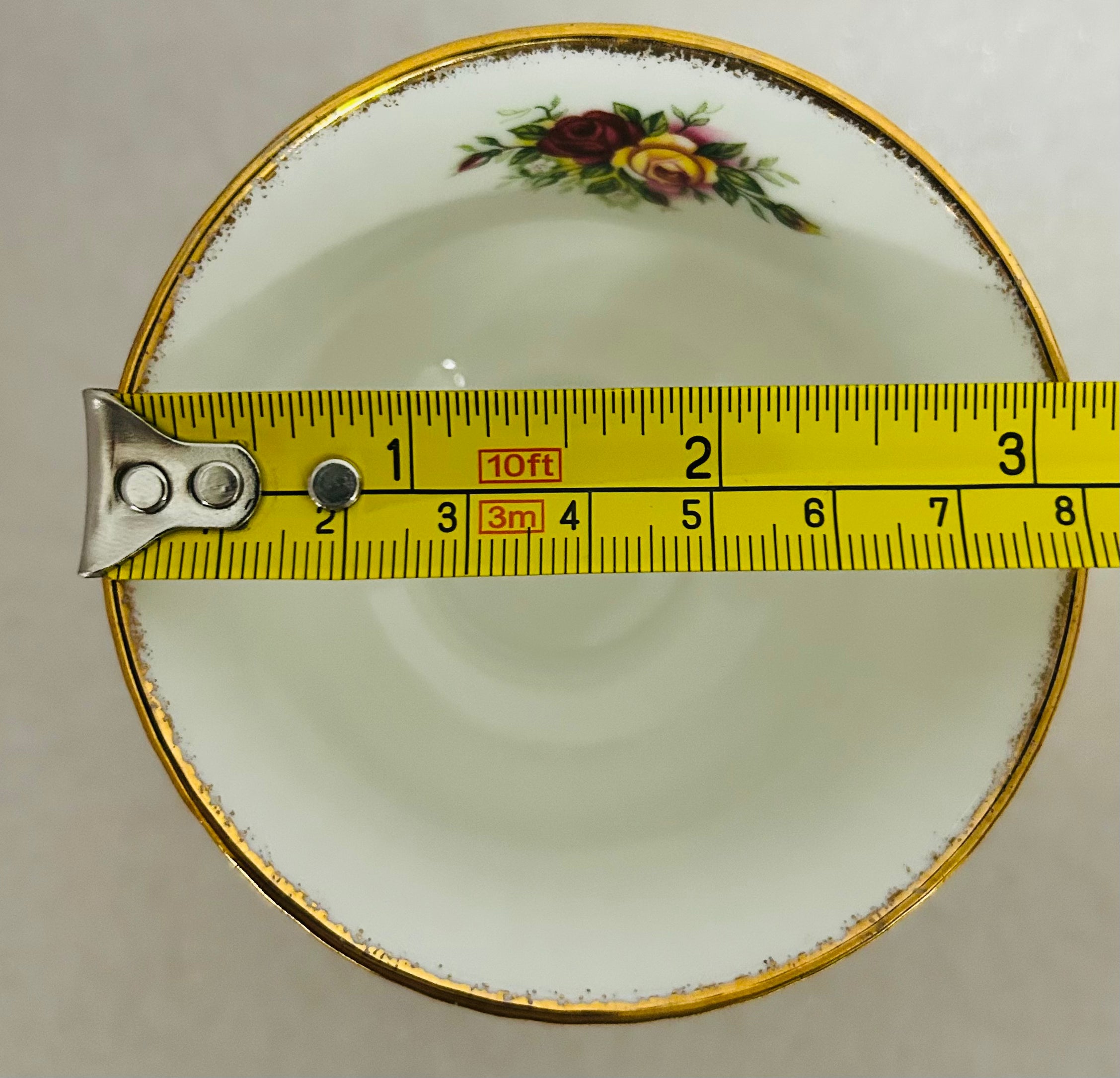 Elizabethan English Garden Teacup Saucer Bone China Roses Gold