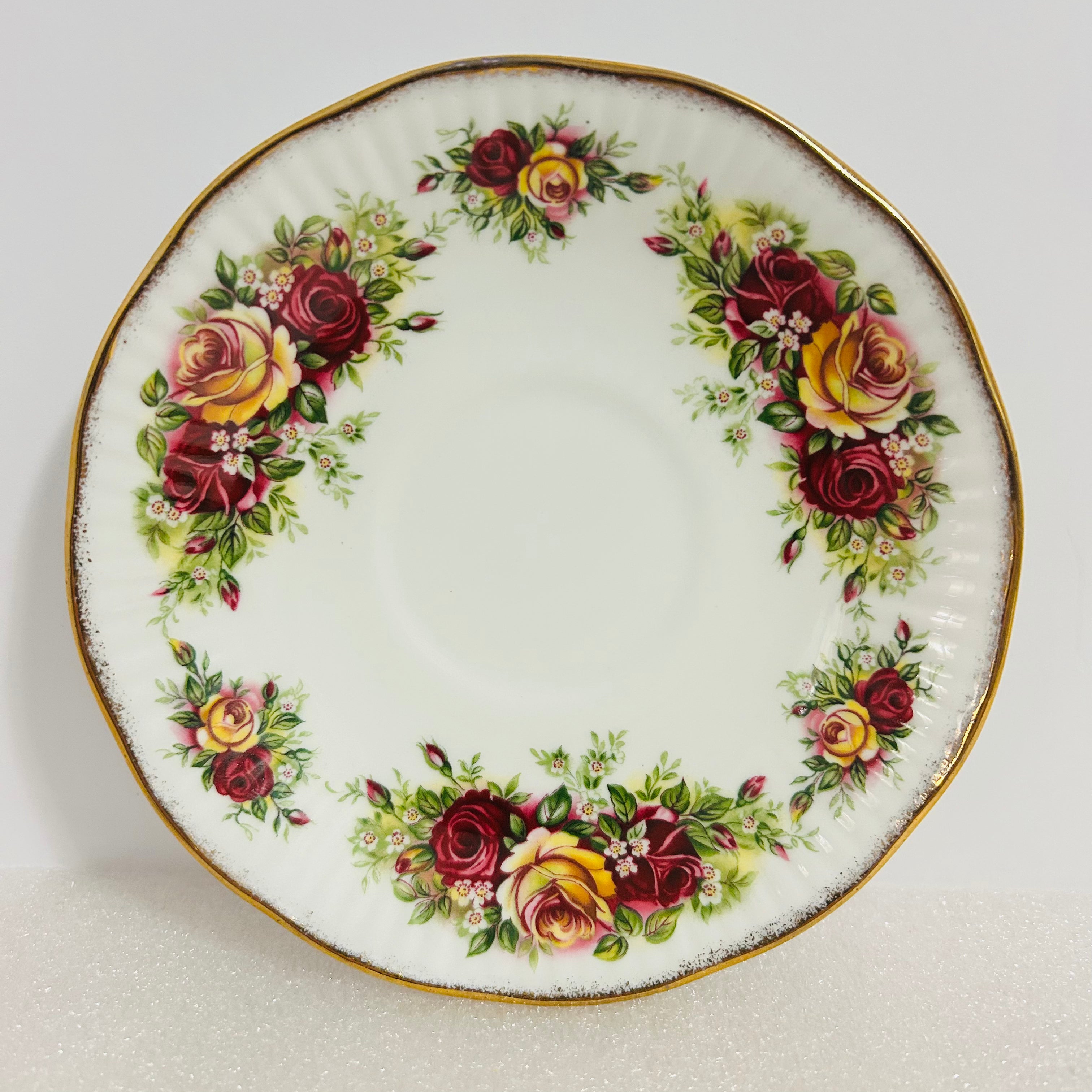 Elizabethan English Garden Teacup Saucer Bone China Roses Gold