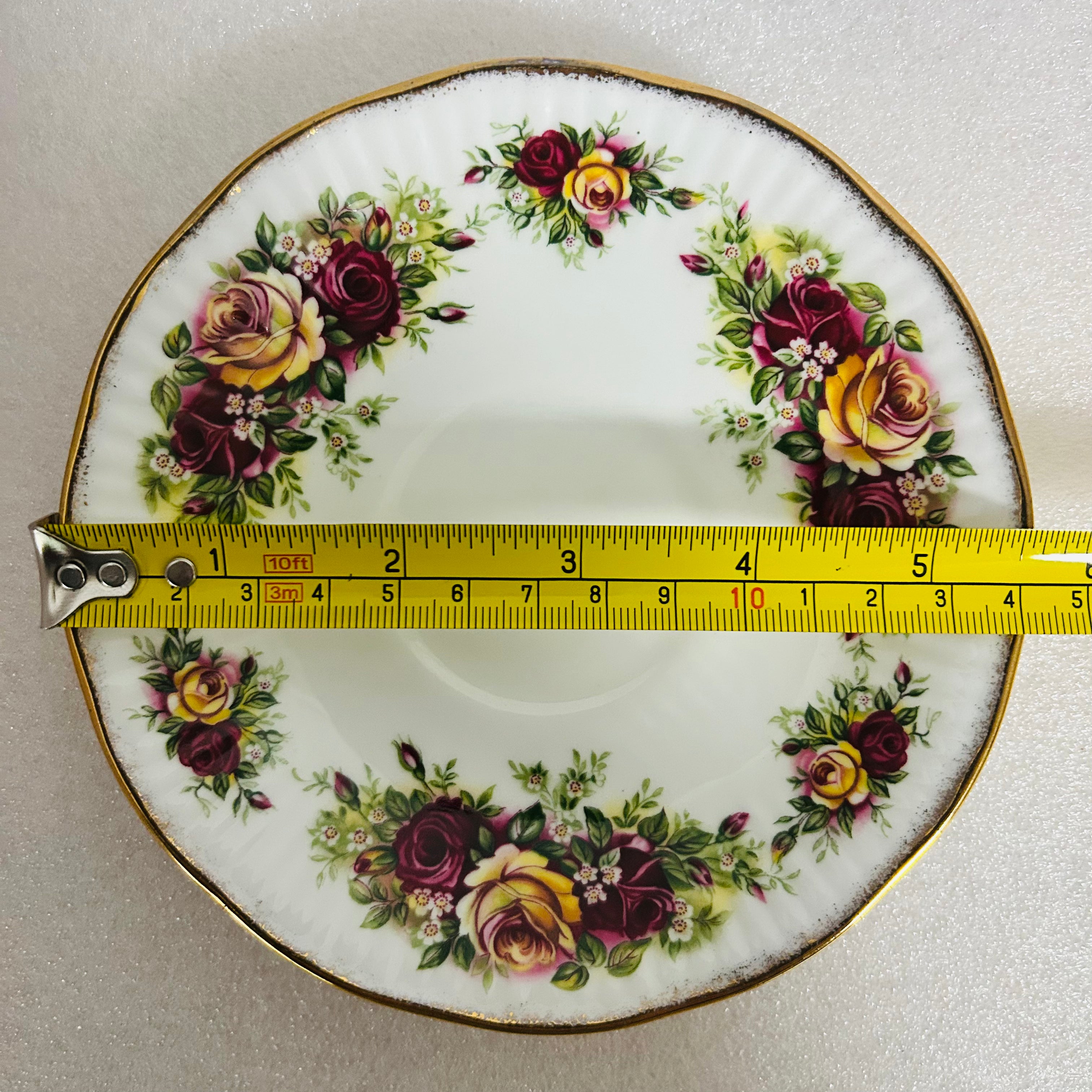 Elizabethan English Garden Teacup Saucer Bone China Roses Gold