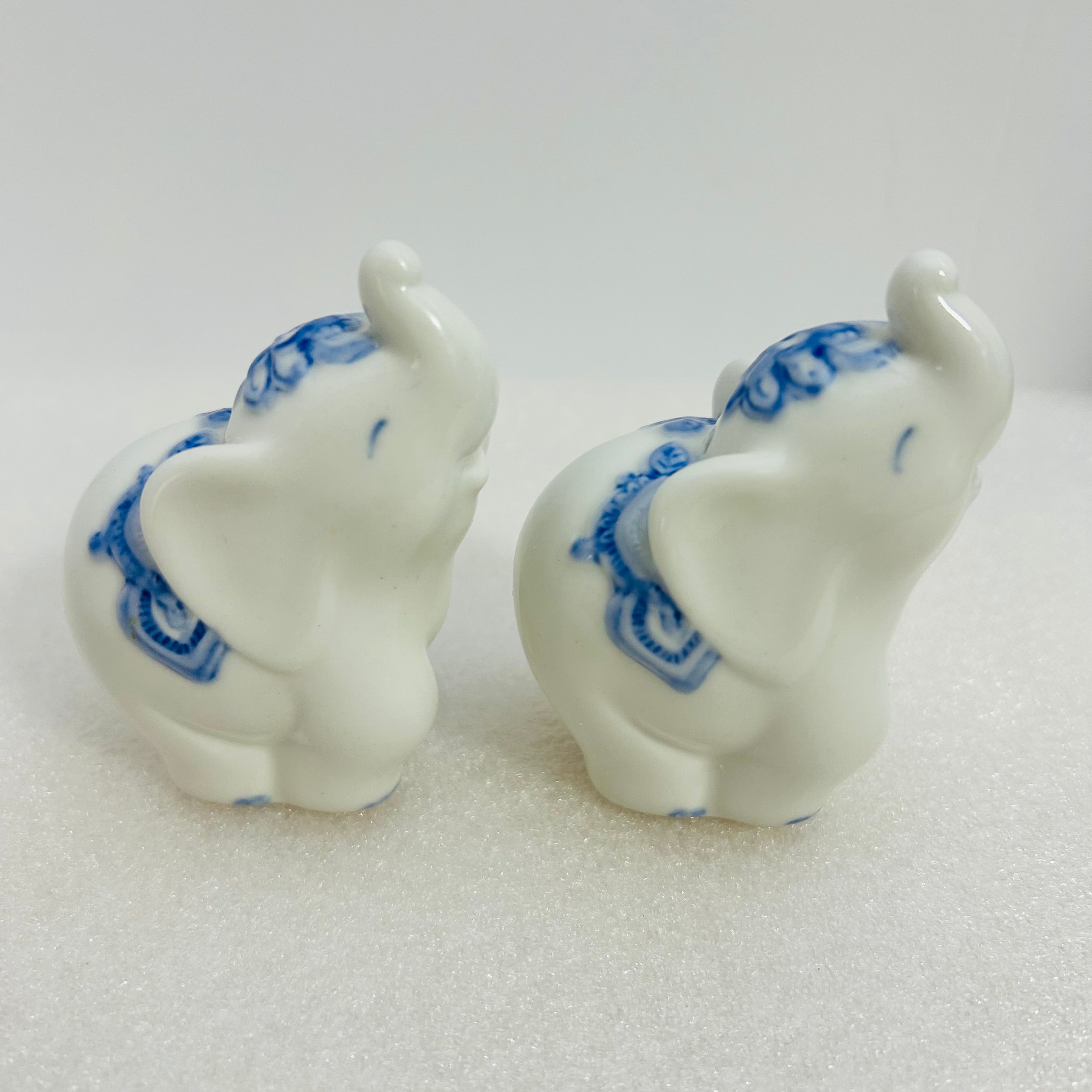 Vintage Blue White Porcelain Elephant Salt Pepper Shakers Japan
