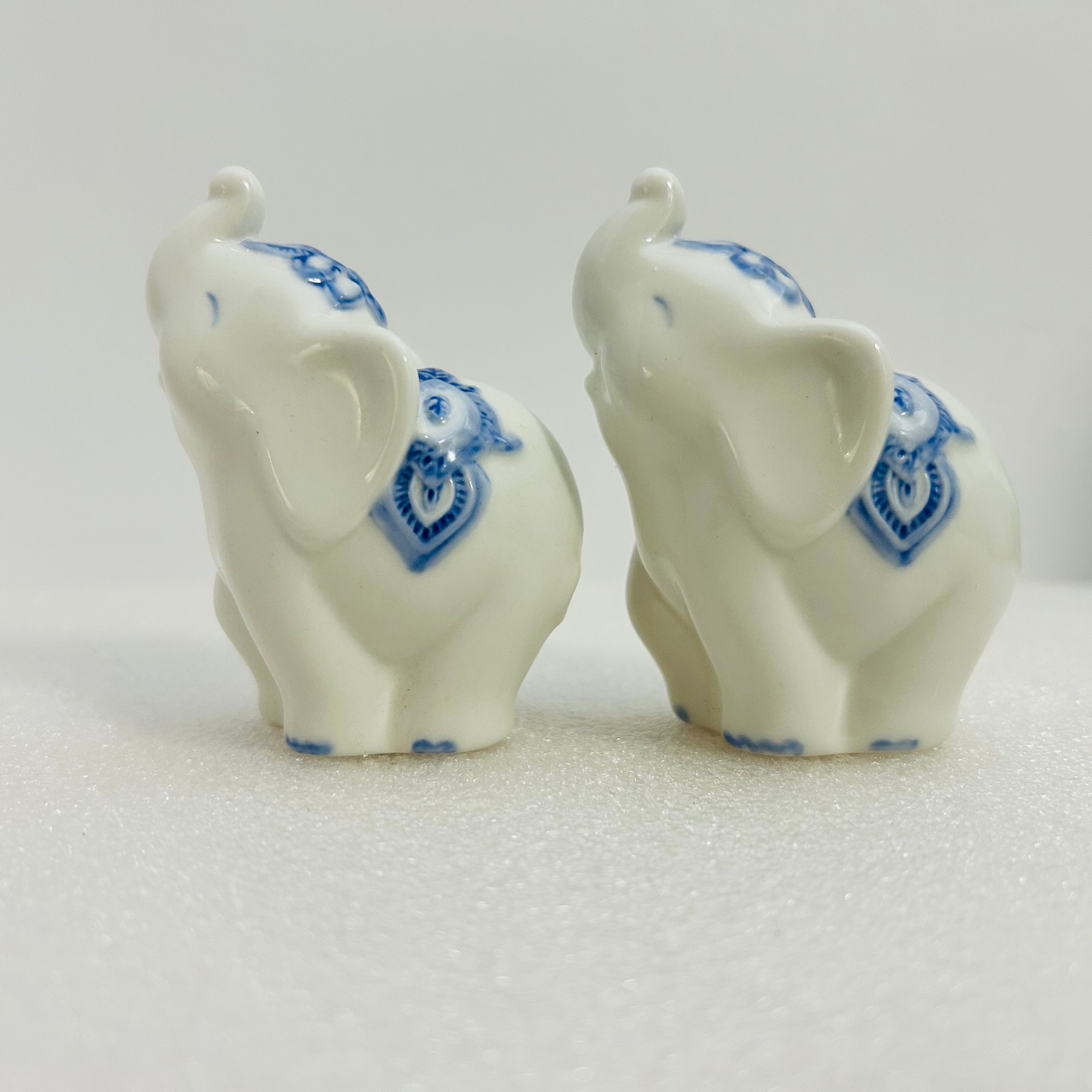 Vintage Blue White Porcelain Elephant Salt Pepper Shakers Japan